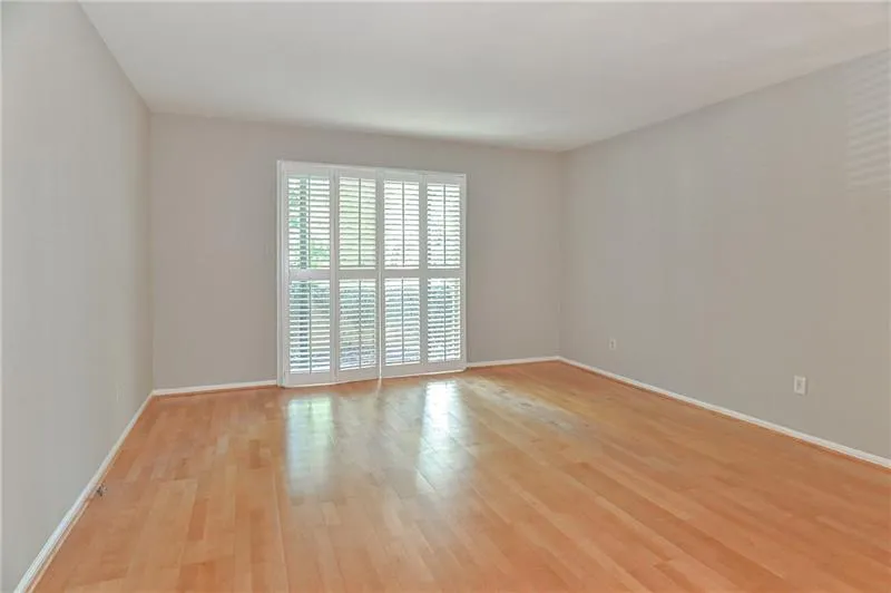 5400 Roswell Road Unit K4, Sandy Springs, Georgia 30342, 1 Bedroom Bedrooms, ,1 BathroomBathrooms,Residential,Sold,5400 Roswell Road Unit K4,6643750