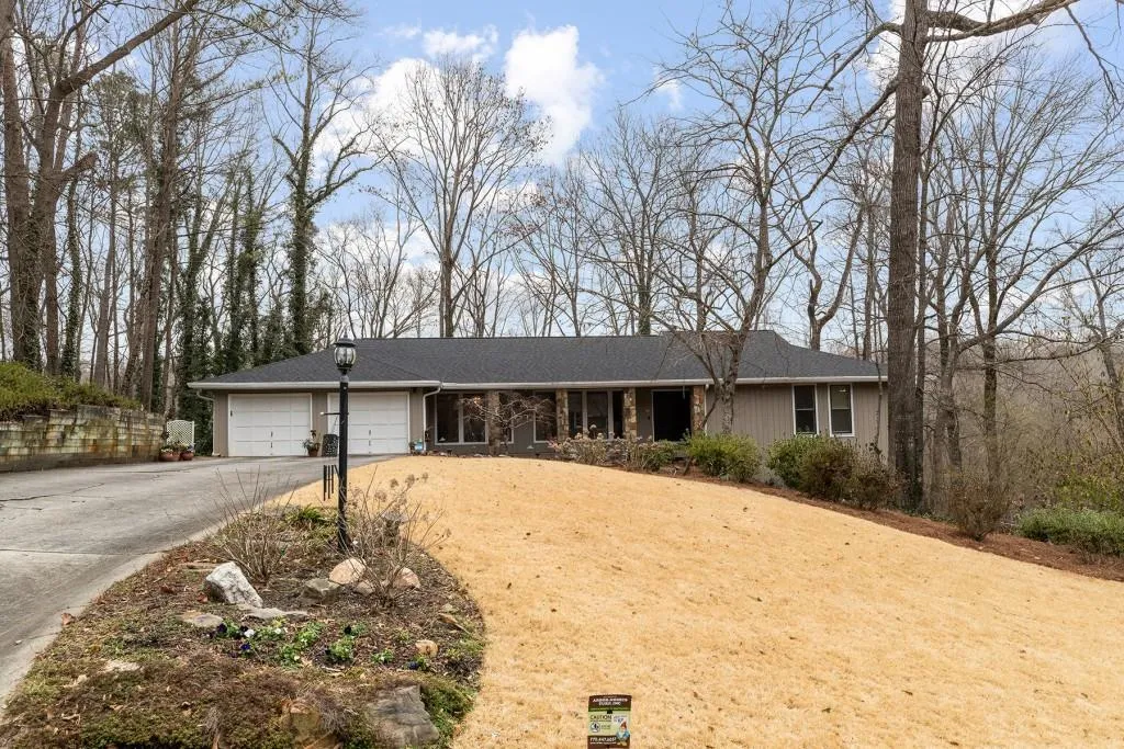 220 Mark Trail, Sandy Springs, Georgia 30328, 5 Bedrooms Bedrooms, ,3 BathroomsBathrooms,Residential,Sold,220 Mark Trail,6839188