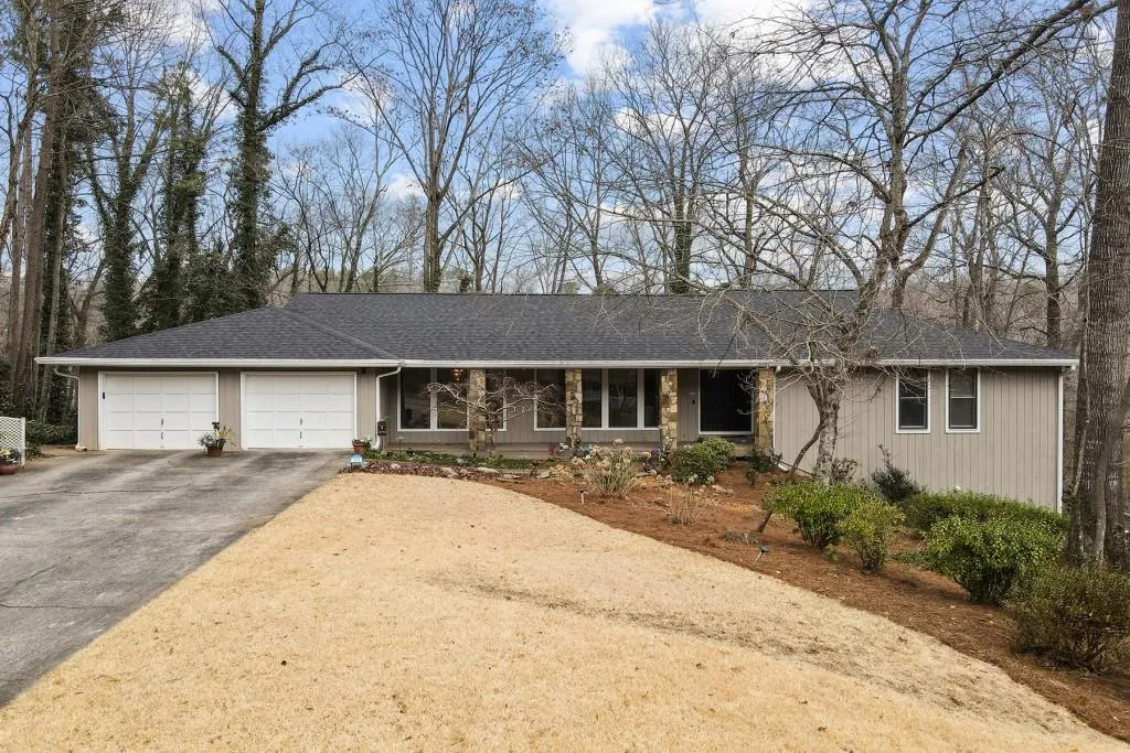 220 Mark Trail, Sandy Springs, Georgia 30328, 5 Bedrooms Bedrooms, ,3 BathroomsBathrooms,Residential,Sold,220 Mark Trail,6839188