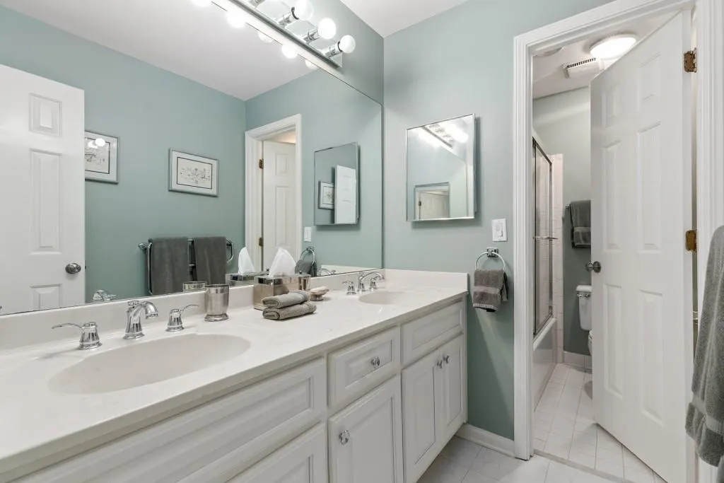 220 Mark Trail, Sandy Springs, Georgia 30328, 5 Bedrooms Bedrooms, ,3 BathroomsBathrooms,Residential,Sold,220 Mark Trail,6839188