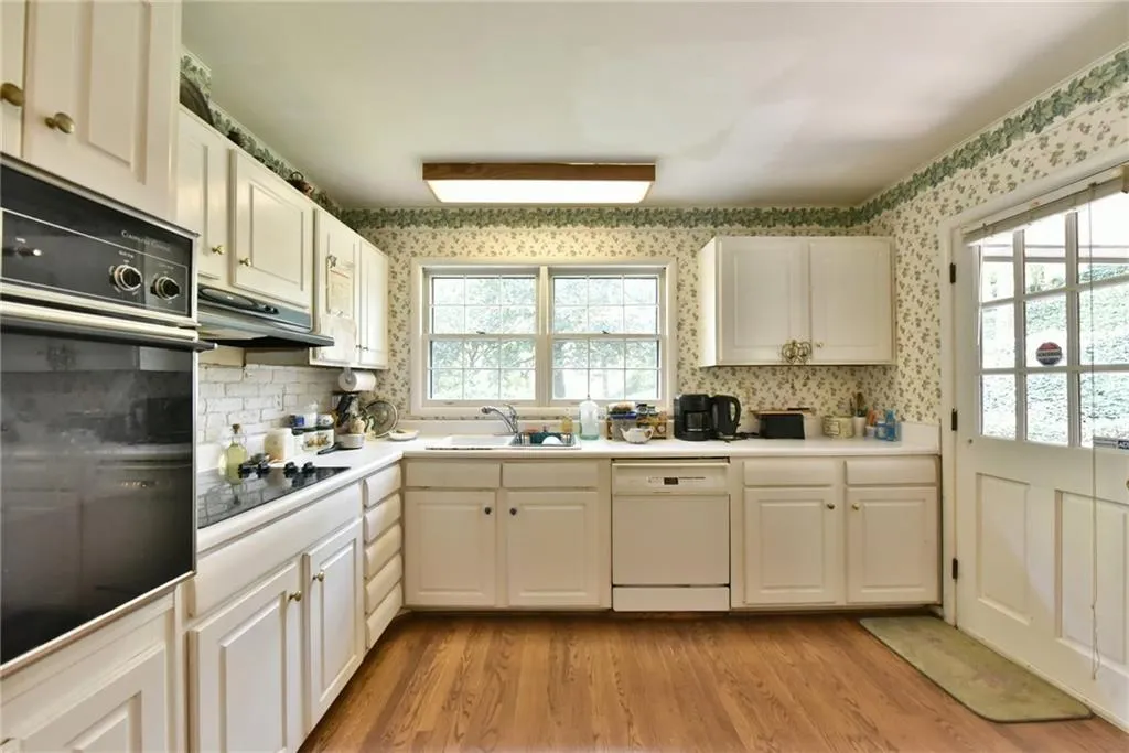 435 Highbrook Drive Ne, Atlanta, Georgia 30342, 3 Bedrooms Bedrooms, ,2 BathroomsBathrooms,Residential,Sold,435 Highbrook Drive Ne,5836409
