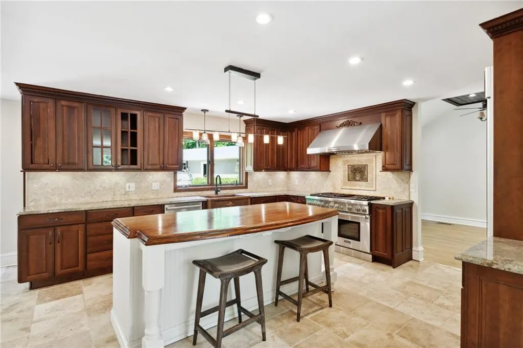 1532 Huntingdon Trail, Sandy Springs, Georgia 30350, 4 Bedrooms Bedrooms, ,4 BathroomsBathrooms,Residential,Sold,1532 Huntingdon Trail,7038041 1532 Huntingdon Trail, Sandy Springs, Georgia 30350, 4 Bedrooms Bedrooms, ,4 BathroomsBathrooms,Residential,Sold,1532 Huntingdon Trail,7038041