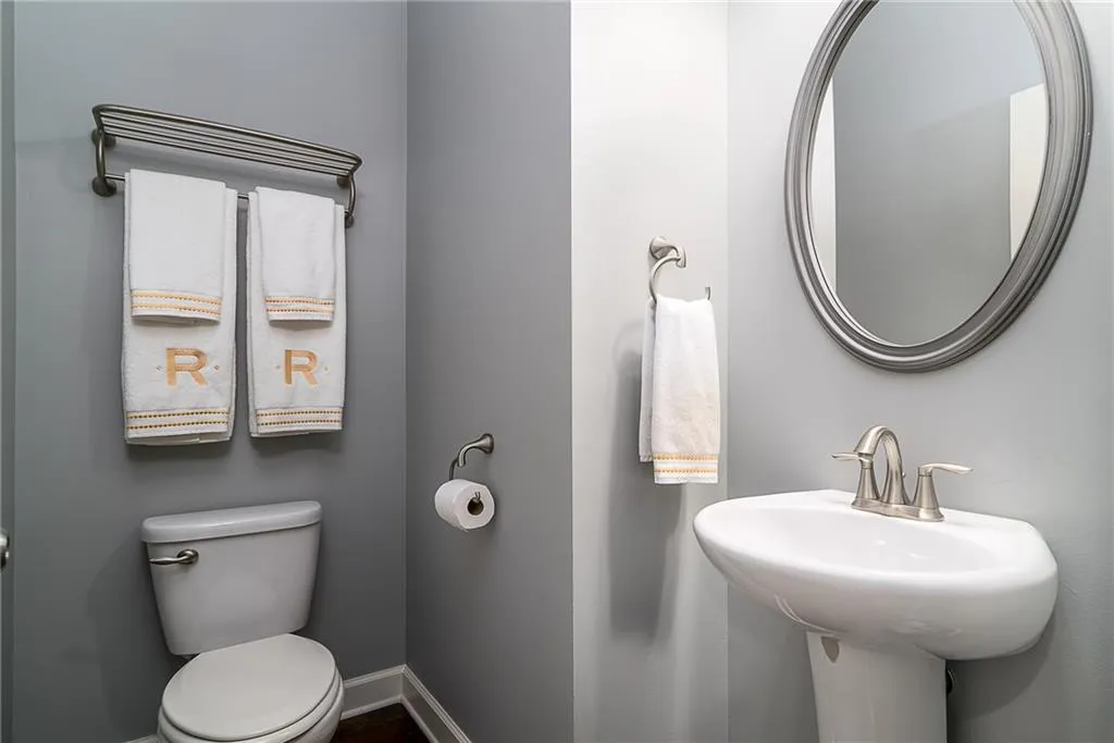 7545 Highland Bluff, Sandy Springs, Georgia 30328, 3 Bedrooms Bedrooms, ,3 BathroomsBathrooms,Residential,Sold,7545 Highland Bluff,5935064