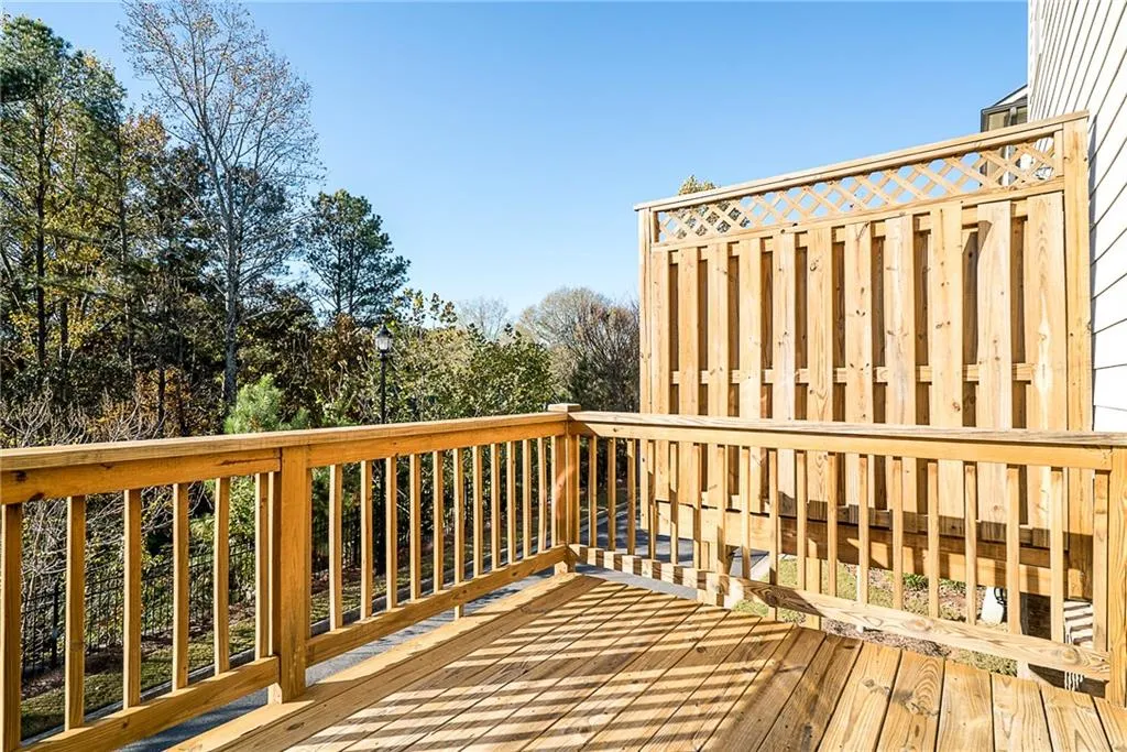 7545 Highland Bluff, Sandy Springs, Georgia 30328, 3 Bedrooms Bedrooms, ,3 BathroomsBathrooms,Residential,Sold,7545 Highland Bluff,5935064