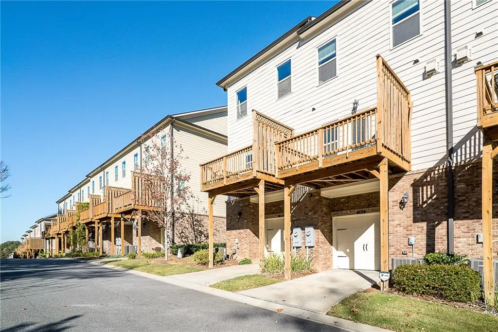 7545 Highland Bluff, Sandy Springs, Georgia 30328, 3 Bedrooms Bedrooms, ,3 BathroomsBathrooms,Residential,Sold,7545 Highland Bluff,5935064