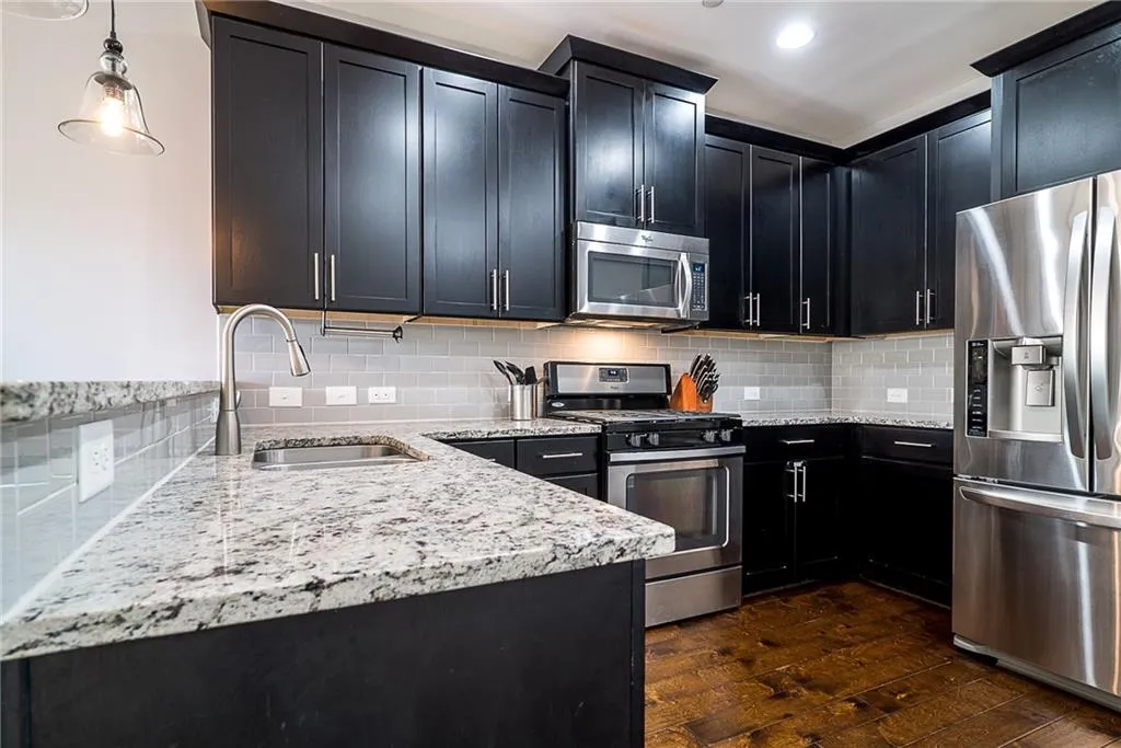 7545 Highland Bluff, Sandy Springs, Georgia 30328, 3 Bedrooms Bedrooms, ,3 BathroomsBathrooms,Residential,Sold,7545 Highland Bluff,5935064