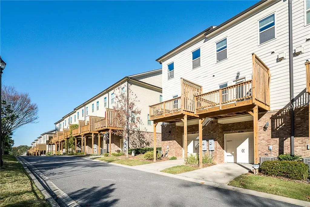 7545 Highland Bluff, Sandy Springs, Georgia 30328, 3 Bedrooms Bedrooms, ,3 BathroomsBathrooms,Residential,Sold,7545 Highland Bluff,5935064