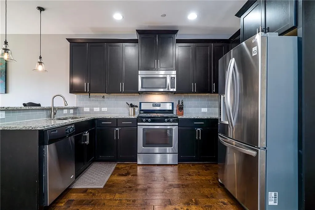 7545 Highland Bluff, Sandy Springs, Georgia 30328, 3 Bedrooms Bedrooms, ,3 BathroomsBathrooms,Residential,Sold,7545 Highland Bluff,5935064