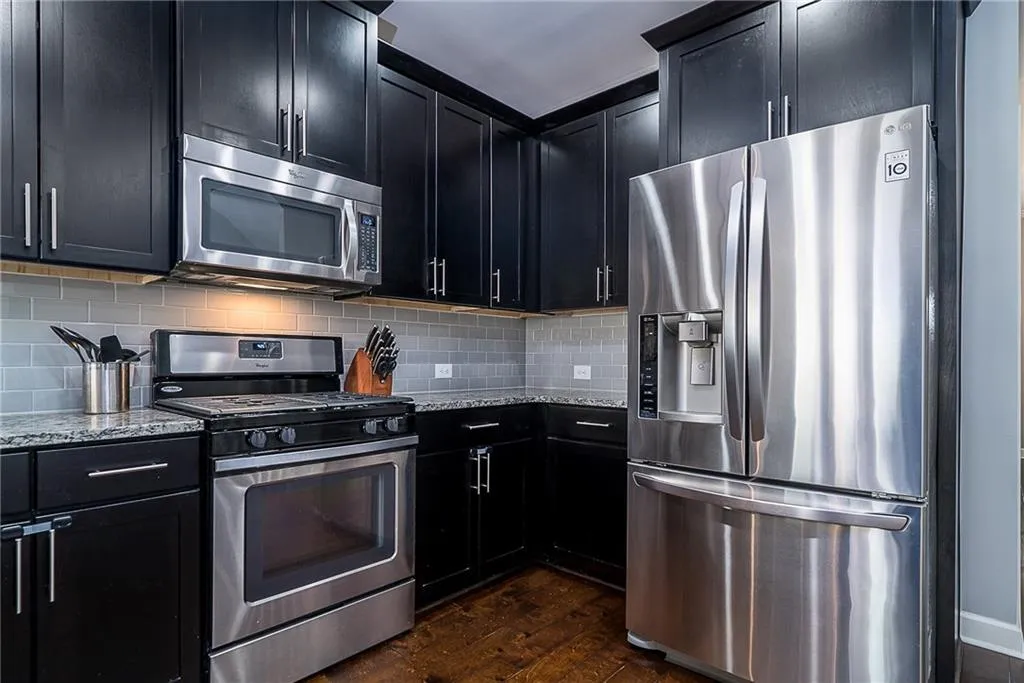 7545 Highland Bluff, Sandy Springs, Georgia 30328, 3 Bedrooms Bedrooms, ,3 BathroomsBathrooms,Residential,Sold,7545 Highland Bluff,5935064