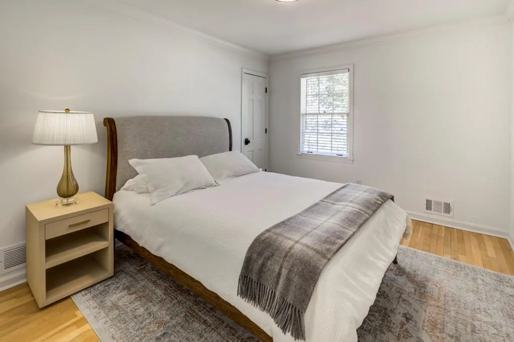 945 Landmark Drive, Sandy Springs, Georgia 30342, 4 Bedrooms Bedrooms, ,3 BathroomsBathrooms,Residential,Sold,945 Landmark Drive,7358484