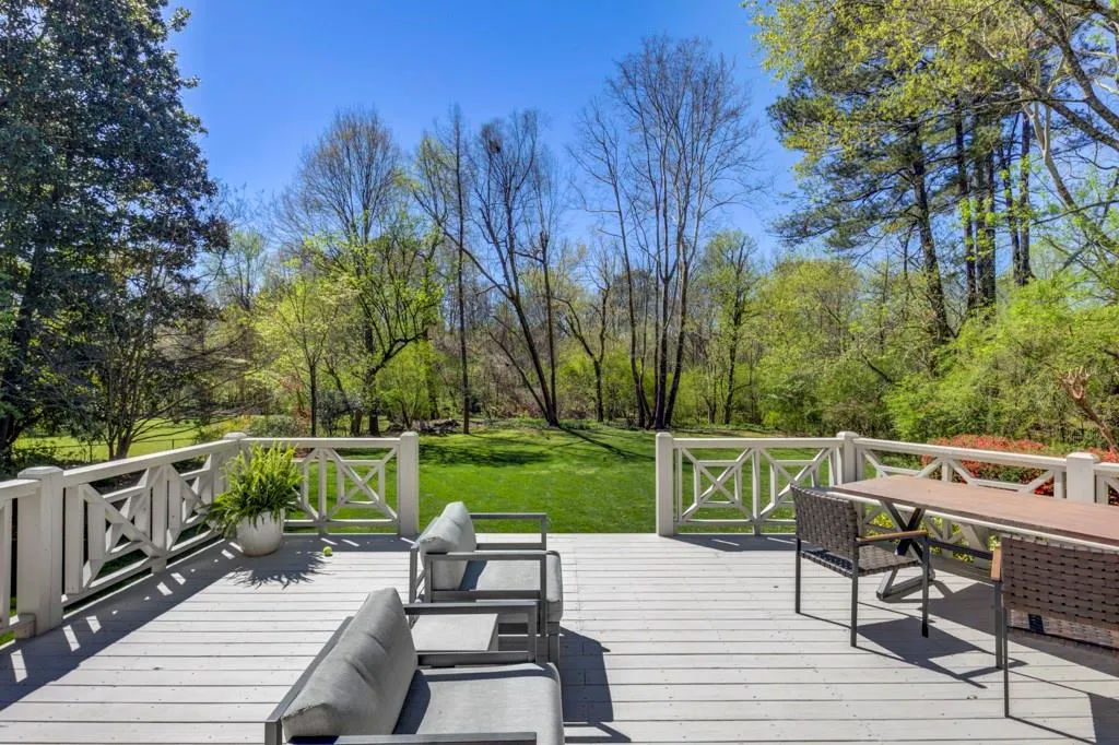 945 Landmark Drive, Sandy Springs, Georgia 30342, 4 Bedrooms Bedrooms, ,3 BathroomsBathrooms,Residential,Sold,945 Landmark Drive,7358484