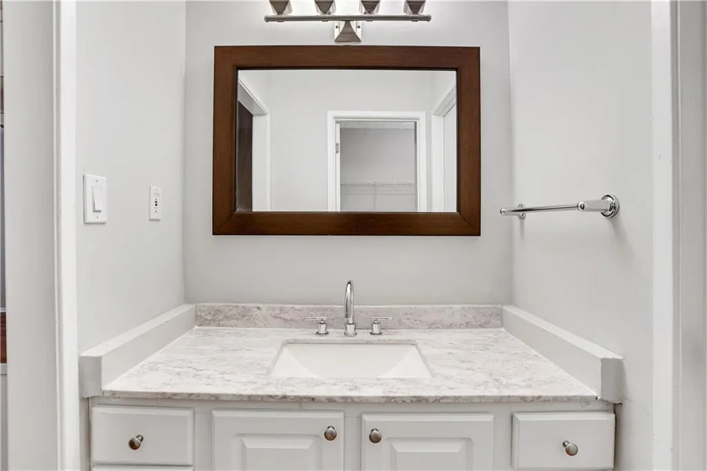 6810 Glenridge Drive Unit L, Atlanta, Georgia 30328, 2 Bedrooms Bedrooms, ,2 BathroomsBathrooms,Residential,Sold,6810 Glenridge Drive Unit L,7221248