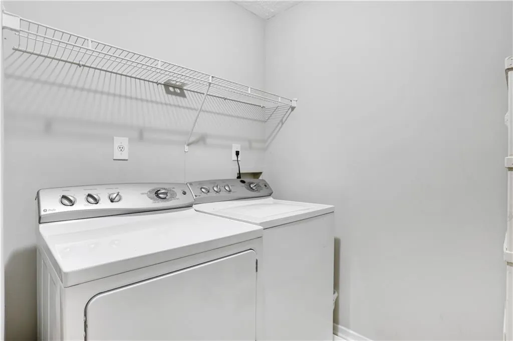 6810 Glenridge Drive Unit L, Atlanta, Georgia 30328, 2 Bedrooms Bedrooms, ,2 BathroomsBathrooms,Residential,Sold,6810 Glenridge Drive Unit L,7221248