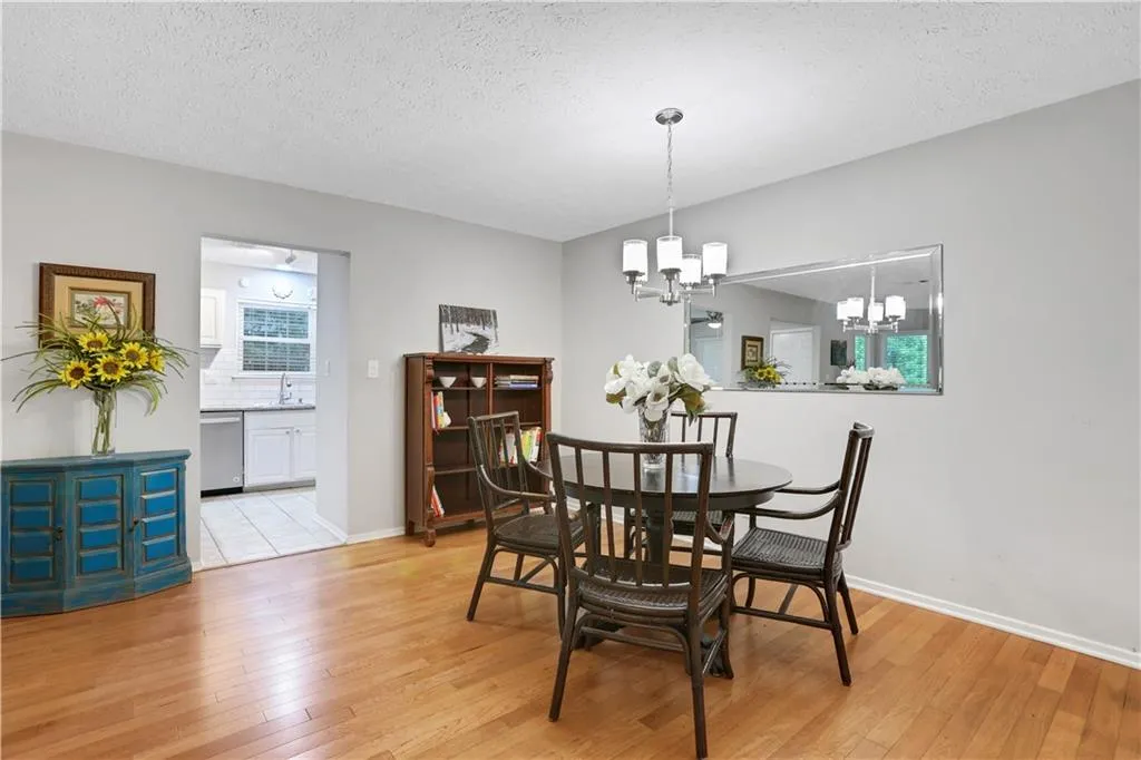 6810 Glenridge Drive Unit L, Atlanta, Georgia 30328, 2 Bedrooms Bedrooms, ,2 BathroomsBathrooms,Residential,Sold,6810 Glenridge Drive Unit L,7221248