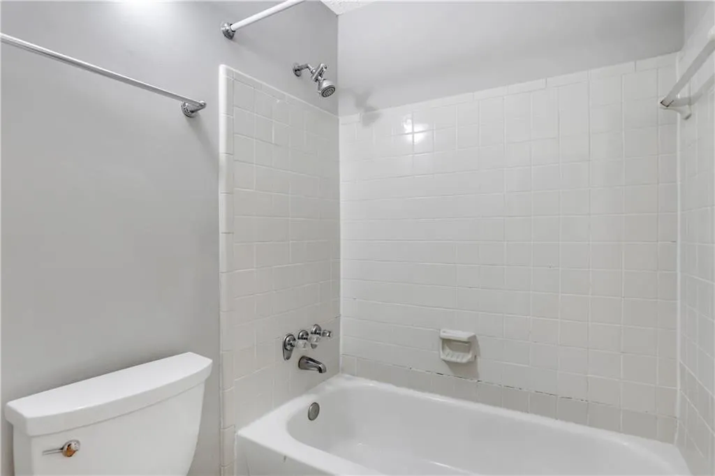 6810 Glenridge Drive Unit L, Atlanta, Georgia 30328, 2 Bedrooms Bedrooms, ,2 BathroomsBathrooms,Residential,Sold,6810 Glenridge Drive Unit L,7221248