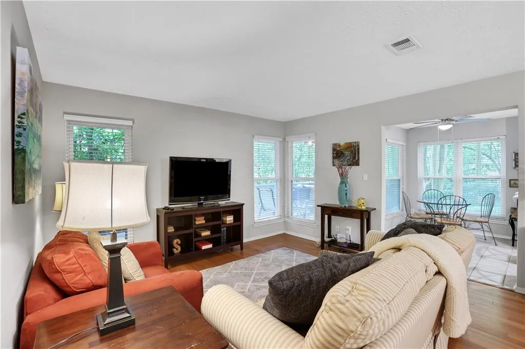 6810 Glenridge Drive Unit L, Atlanta, Georgia 30328, 2 Bedrooms Bedrooms, ,2 BathroomsBathrooms,Residential,Sold,6810 Glenridge Drive Unit L,7221248