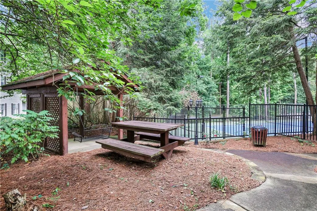 6810 Glenridge Drive Unit L, Atlanta, Georgia 30328, 2 Bedrooms Bedrooms, ,2 BathroomsBathrooms,Residential,Sold,6810 Glenridge Drive Unit L,7221248