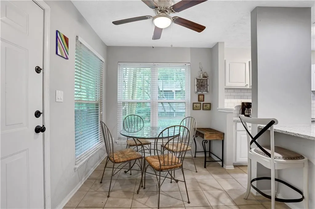 6810 Glenridge Drive Unit L, Atlanta, Georgia 30328, 2 Bedrooms Bedrooms, ,2 BathroomsBathrooms,Residential,Sold,6810 Glenridge Drive Unit L,7221248