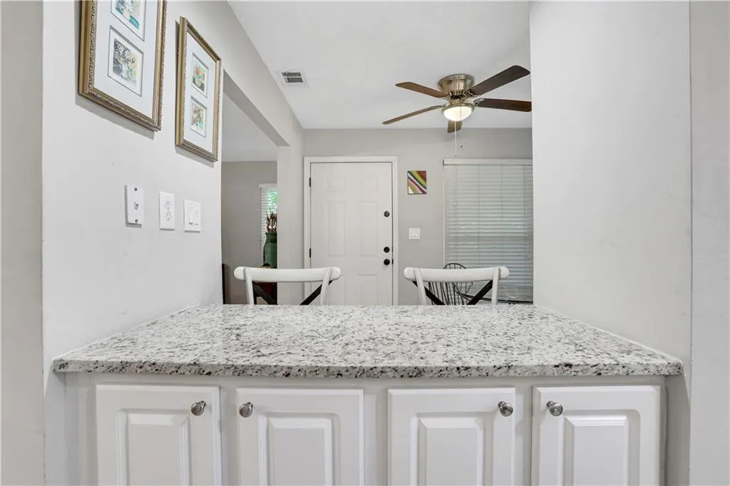 6810 Glenridge Drive Unit L, Atlanta, Georgia 30328, 2 Bedrooms Bedrooms, ,2 BathroomsBathrooms,Residential,Sold,6810 Glenridge Drive Unit L,7221248