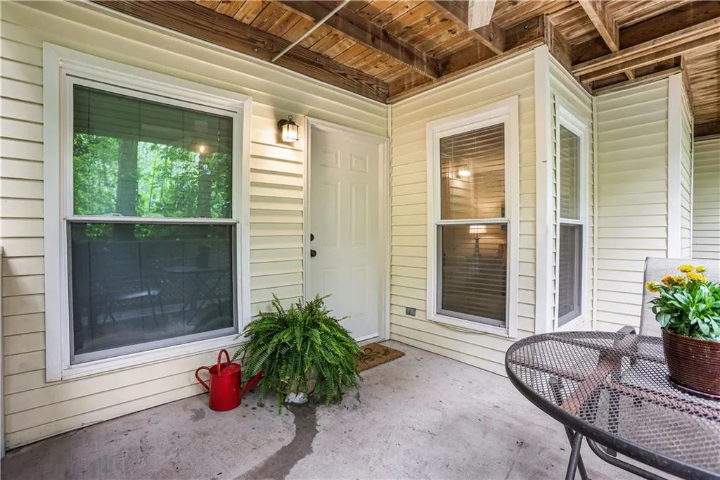 6810 Glenridge Drive Unit L, Atlanta, Georgia 30328, 2 Bedrooms Bedrooms, ,2 BathroomsBathrooms,Residential,Sold,6810 Glenridge Drive Unit L,7221248