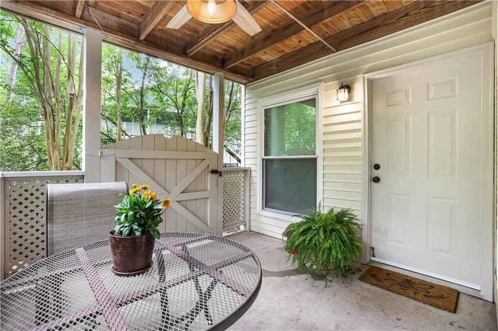 6810 Glenridge Drive Unit L, Atlanta, Georgia 30328, 2 Bedrooms Bedrooms, ,2 BathroomsBathrooms,Residential,Sold,6810 Glenridge Drive Unit L,7221248