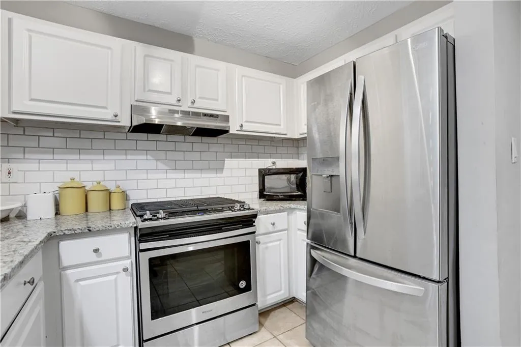 6810 Glenridge Drive Unit L, Atlanta, Georgia 30328, 2 Bedrooms Bedrooms, ,2 BathroomsBathrooms,Residential,Sold,6810 Glenridge Drive Unit L,7221248