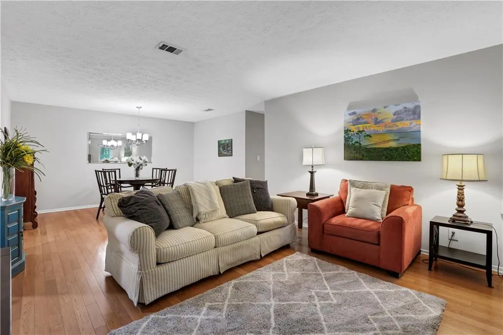 6810 Glenridge Drive Unit L, Atlanta, Georgia 30328, 2 Bedrooms Bedrooms, ,2 BathroomsBathrooms,Residential,Sold,6810 Glenridge Drive Unit L,7221248