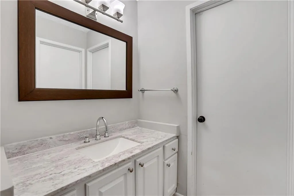 6810 Glenridge Drive Unit L, Atlanta, Georgia 30328, 2 Bedrooms Bedrooms, ,2 BathroomsBathrooms,Residential,Sold,6810 Glenridge Drive Unit L,7221248