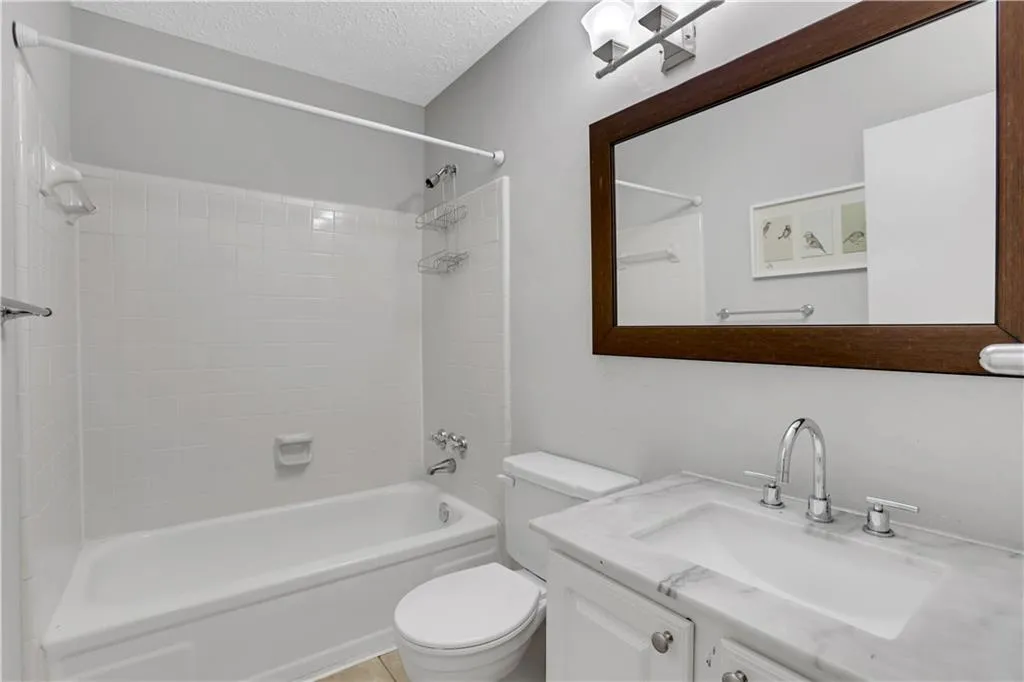 6810 Glenridge Drive Unit L, Atlanta, Georgia 30328, 2 Bedrooms Bedrooms, ,2 BathroomsBathrooms,Residential,Sold,6810 Glenridge Drive Unit L,7221248