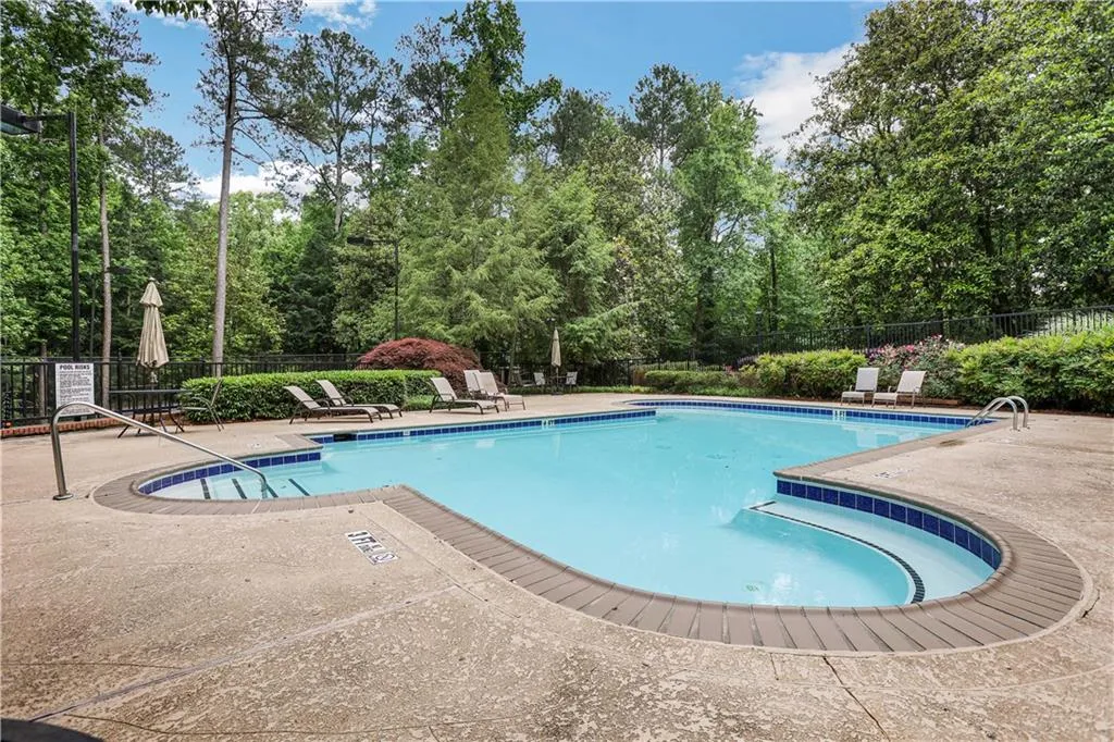 6810 Glenridge Drive Unit L, Atlanta, Georgia 30328, 2 Bedrooms Bedrooms, ,2 BathroomsBathrooms,Residential,Sold,6810 Glenridge Drive Unit L,7221248