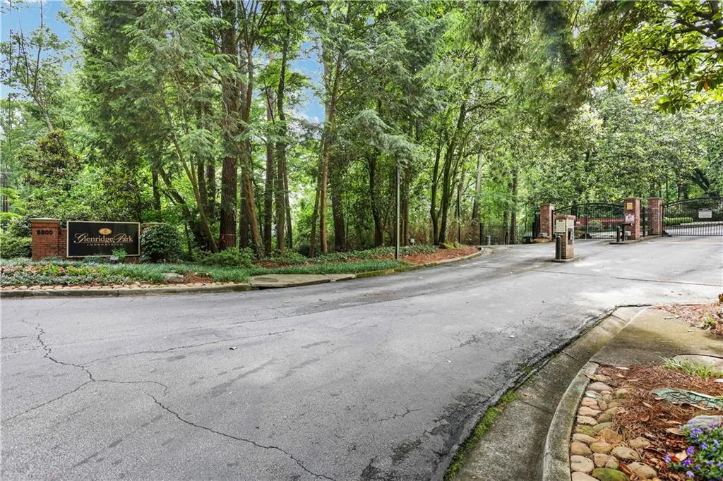 6810 Glenridge Drive Unit L, Atlanta, Georgia 30328, 2 Bedrooms Bedrooms, ,2 BathroomsBathrooms,Residential,Sold,6810 Glenridge Drive Unit L,7221248