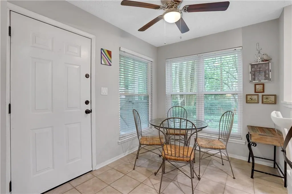 6810 Glenridge Drive Unit L, Atlanta, Georgia 30328, 2 Bedrooms Bedrooms, ,2 BathroomsBathrooms,Residential,Sold,6810 Glenridge Drive Unit L,7221248