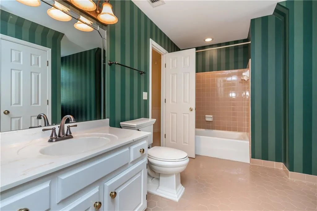 1550 Bakers Glen Drive, Atlanta, Georgia 30350, 5 Bedrooms Bedrooms, ,4 BathroomsBathrooms,Residential,Sold,1550 Bakers Glen Drive,6753345