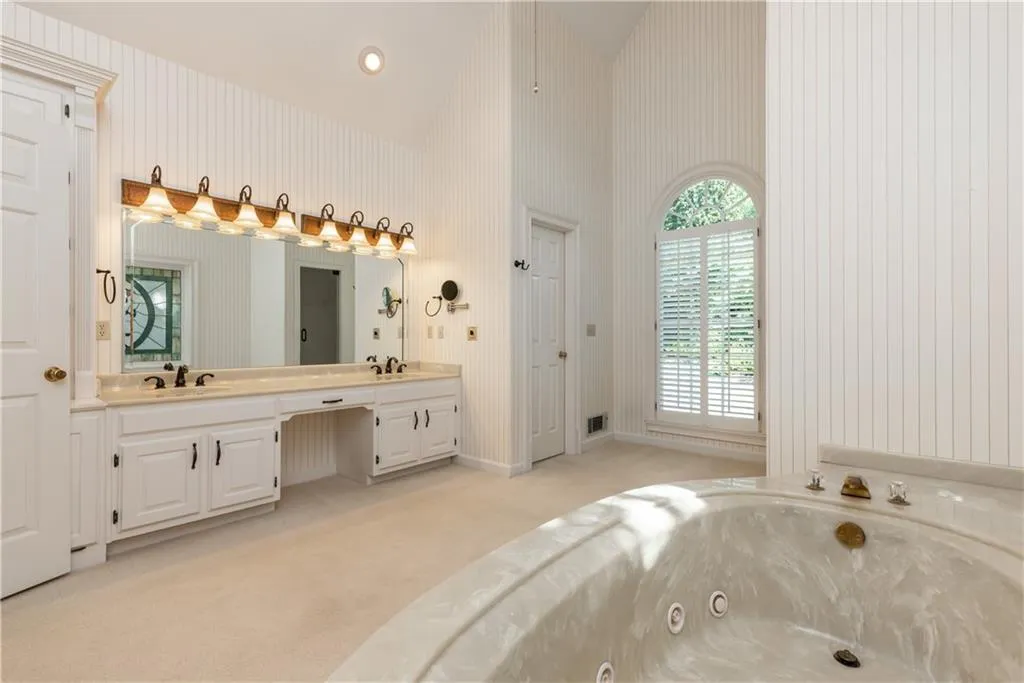 1550 Bakers Glen Drive, Atlanta, Georgia 30350, 5 Bedrooms Bedrooms, ,4 BathroomsBathrooms,Residential,Sold,1550 Bakers Glen Drive,6753345