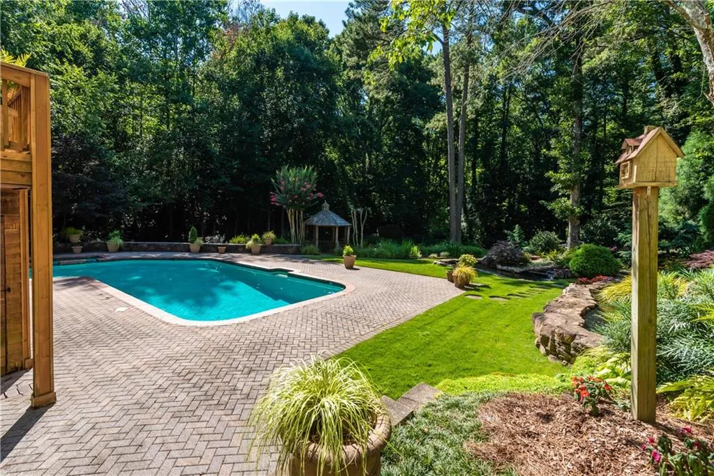 1550 Bakers Glen Drive, Atlanta, Georgia 30350, 5 Bedrooms Bedrooms, ,4 BathroomsBathrooms,Residential,Sold,1550 Bakers Glen Drive,6753345