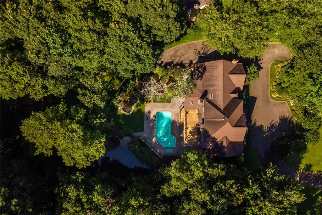 1550 Bakers Glen Drive, Atlanta, Georgia 30350, 5 Bedrooms Bedrooms, ,4 BathroomsBathrooms,Residential,Sold,1550 Bakers Glen Drive,6753345