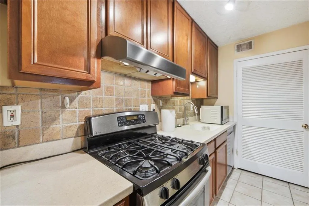 6822 Glenridge Drive Unit D, Atlanta, Georgia 30328, 1 Bedroom Bedrooms, ,1 BathroomBathrooms,Residential,For Sale,6822 Glenridge Drive Unit D,7685163
