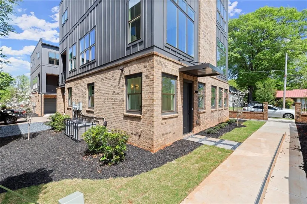 1123 Knight Walk Nw, Atlanta, Georgia 30318, 2 Bedrooms Bedrooms, ,2 BathroomsBathrooms,Residential,For Sale,1123 Knight Walk Nw,7625366