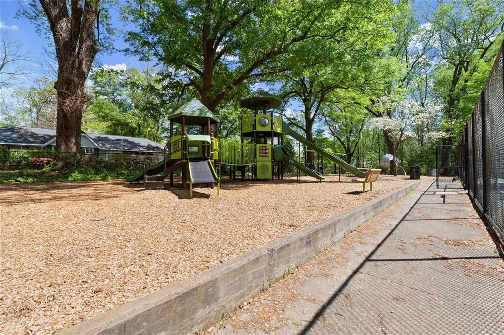 1123 Knight Walk Nw, Atlanta, Georgia 30318, 2 Bedrooms Bedrooms, ,2 BathroomsBathrooms,Residential,For Sale,1123 Knight Walk Nw,7625366