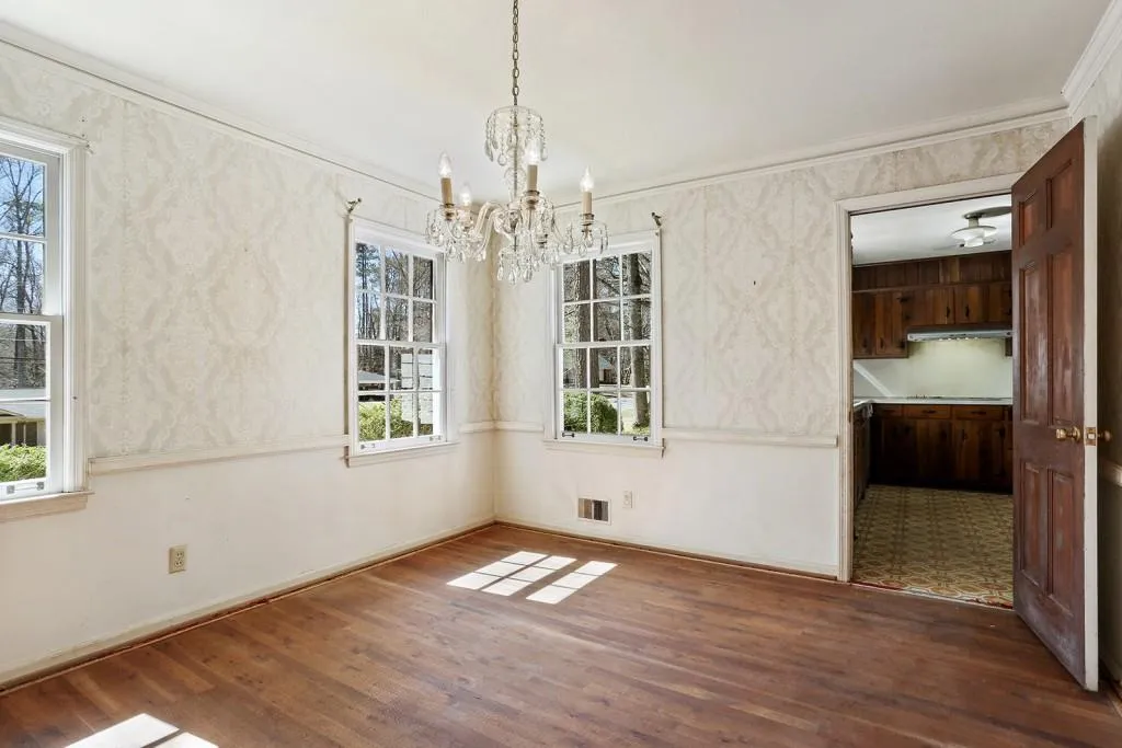 210 W Spalding Drive, Sandy Springs, Georgia 30328, 5 Bedrooms Bedrooms, ,4 BathroomsBathrooms,Residential,Sold,210 W Spalding Drive,5817278