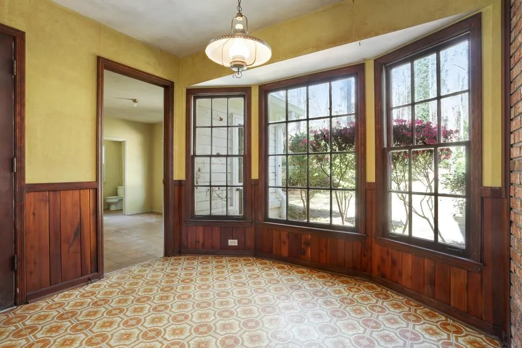 210 W Spalding Drive, Sandy Springs, Georgia 30328, 5 Bedrooms Bedrooms, ,4 BathroomsBathrooms,Residential,Sold,210 W Spalding Drive,5817278