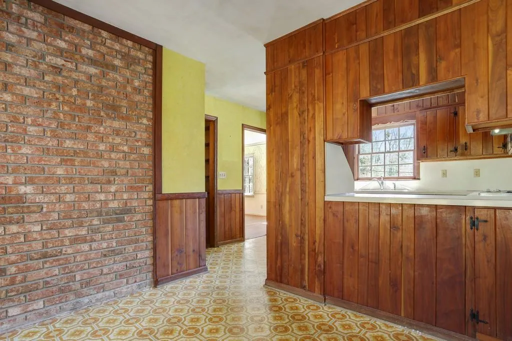 210 W Spalding Drive, Sandy Springs, Georgia 30328, 5 Bedrooms Bedrooms, ,4 BathroomsBathrooms,Residential,Sold,210 W Spalding Drive,5817278