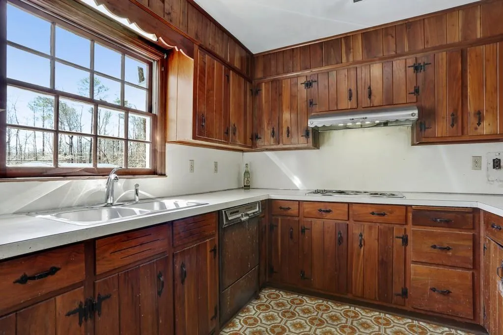 210 W Spalding Drive, Sandy Springs, Georgia 30328, 5 Bedrooms Bedrooms, ,4 BathroomsBathrooms,Residential,Sold,210 W Spalding Drive,5817278