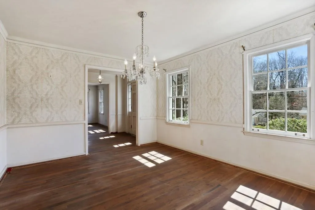 210 W Spalding Drive, Sandy Springs, Georgia 30328, 5 Bedrooms Bedrooms, ,4 BathroomsBathrooms,Residential,Sold,210 W Spalding Drive,5817278