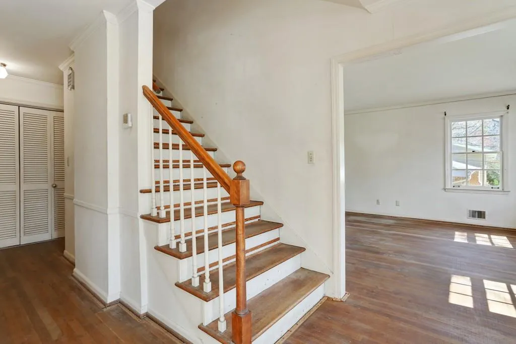 210 W Spalding Drive, Sandy Springs, Georgia 30328, 5 Bedrooms Bedrooms, ,4 BathroomsBathrooms,Residential,Sold,210 W Spalding Drive,5817278