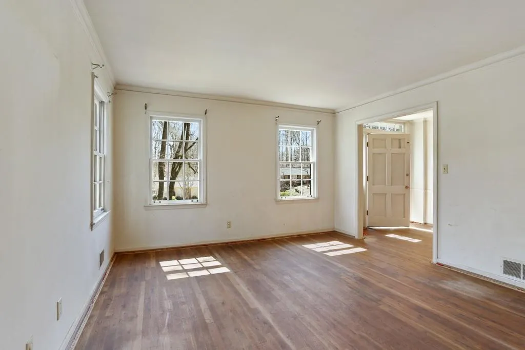 210 W Spalding Drive, Sandy Springs, Georgia 30328, 5 Bedrooms Bedrooms, ,4 BathroomsBathrooms,Residential,Sold,210 W Spalding Drive,5817278