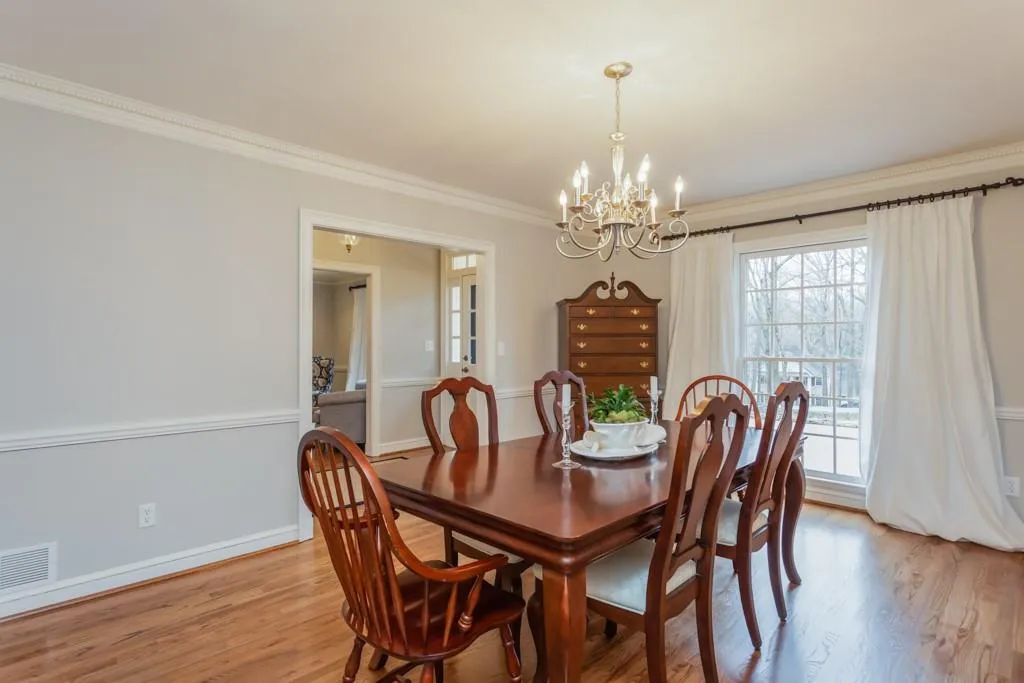 520 Valley Hall Drive, Sandy Springs, Georgia 30350, 4 Bedrooms Bedrooms, ,3 BathroomsBathrooms,Residential,Sold,520 Valley Hall Drive,6503324