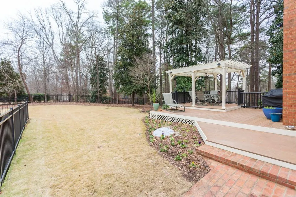 520 Valley Hall Drive, Sandy Springs, Georgia 30350, 4 Bedrooms Bedrooms, ,3 BathroomsBathrooms,Residential,Sold,520 Valley Hall Drive,6503324