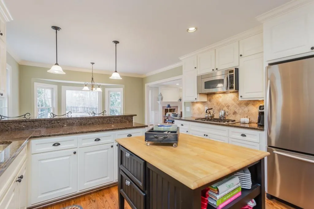 520 Valley Hall Drive, Sandy Springs, Georgia 30350, 4 Bedrooms Bedrooms, ,3 BathroomsBathrooms,Residential,Sold,520 Valley Hall Drive,6503324