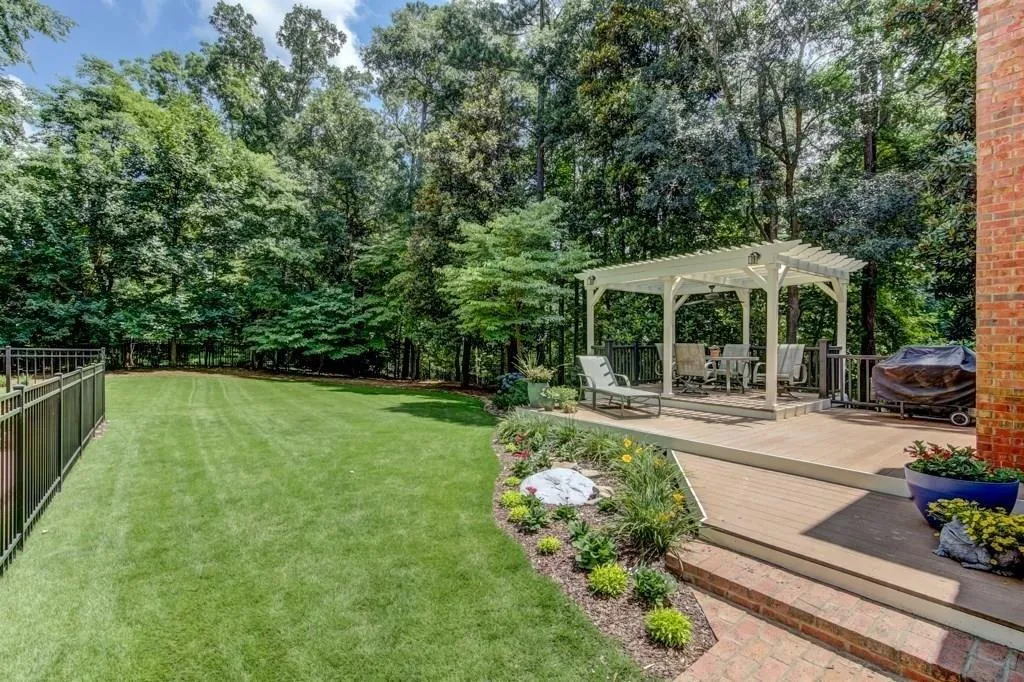 520 Valley Hall Drive, Sandy Springs, Georgia 30350, 4 Bedrooms Bedrooms, ,3 BathroomsBathrooms,Residential,Sold,520 Valley Hall Drive,6503324